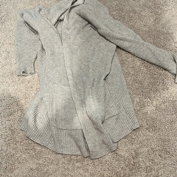 Oatmeal Aerie cardigan 😍 large pockets, open front 
Please send offers - Picture 5 of 6